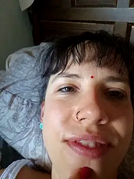 Snapshot of Lyrass chatting on December 17, 9:15 am Lyrass online show from December 17, 9:15 am