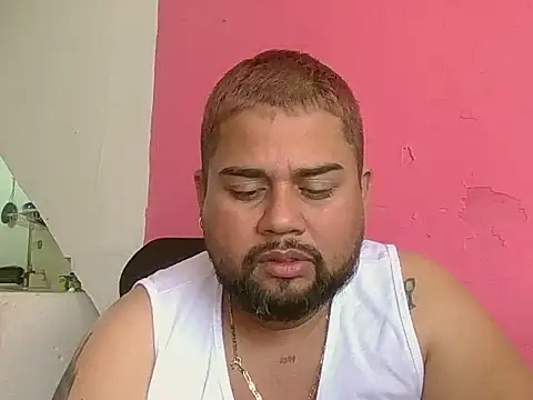 Snapshot of GABRIELGARCIA1313 chatting on December 21, 4:14 pm GABRIELGARCIA1313 online show from December 21, 4:14 pm