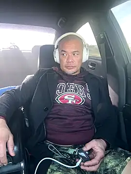 Snapshot of EatMyCake831 chatting on December 15, 6:12 pm EatMyCake831 online show from December 15, 6:12 pm