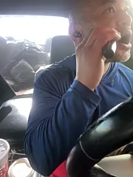 Snapshot of EatMyCake831 chatting on December 17, 6:58 pm EatMyCake831 online show from December 17, 6:58 pm