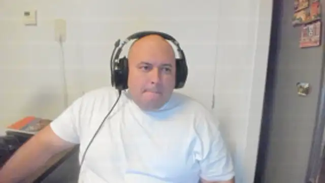 Snapshot of BigromeoXX chatting on October 28, 6:32 pm BigromeoXX online show from October 28, 6:32 pm