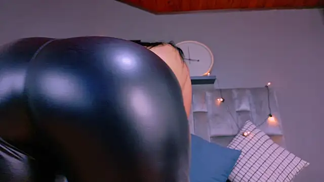 DulceAurora   online show from October 18, 10:49 am