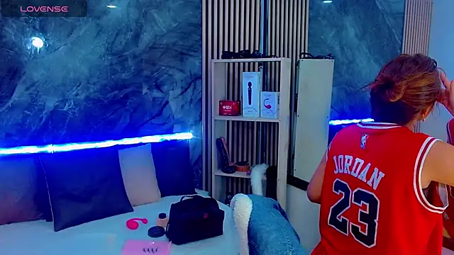 Isalombardi online show from September 28, 2:50 am