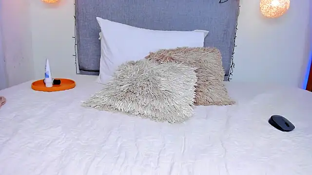 Snapshot of MeganCherryy chatting on December 17, 12:34 am MeganCherryy online show from December 17, 12:34 am