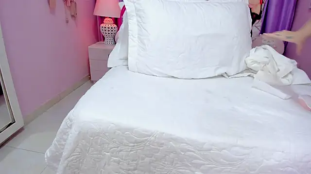 Snapshot of MeganCherryy chatting on February 11, 7:54 am MeganCherryy online show from February 11, 7:54 am