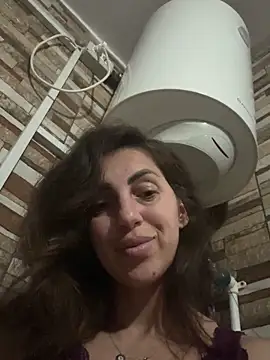 EmaSkyes online show from September 28, 6:02 pm