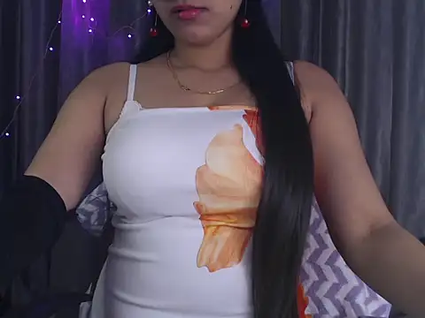 Snapshot of Sexy_Myra18 chatting on February 6, 1:43 pm Sexy Myra18 online show from February 6, 1:43 pm