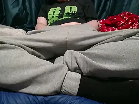 Snapshot of krissraw chatting on October 31, 3:40 am krissraw online show from October 31, 3:40 am