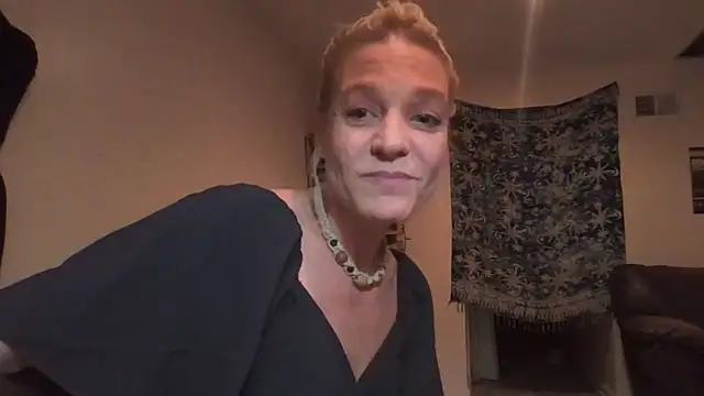 Snapshot of AddieAssets chatting on December 5, 8:55 am AddieAssets online show from December 5, 8:55 am