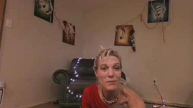 Snapshot of AddieAssets chatting on December 20, 6:08 am AddieAssets online show from December 20, 6:08 am