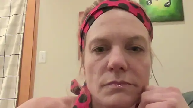 Snapshot of AddieAssets chatting on November 12, 2:34 am AddieAssets online show from November 12, 2:34 am