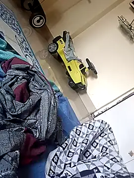 Snapshot of Mmm992170 chatting on February 4, 3:44 am Mmm992170 online show from February 4, 3:44 am