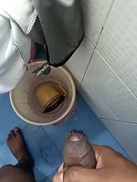 Snapshot of Mmm992170 chatting on February 11, 4:55 am Mmm992170 online show from February 11, 4:55 am