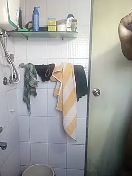 Snapshot of Mmm992170 chatting on February 15, 5:51 am Mmm992170 online show from February 15, 5:51 am