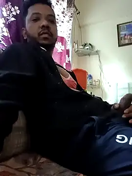 Snapshot of Mmm992170 chatting on December 5, 4:32 am Mmm992170 online show from December 5, 4:32 am