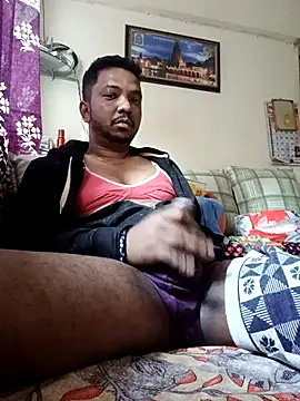 Snapshot of Mmm992170 chatting on December 18, 4:40 am Mmm992170 online show from December 18, 4:40 am