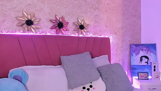 Snapshot of LorenaStevens chatting on February 7, 6:03 am LorenaStevens online show from February 7, 6:03 am