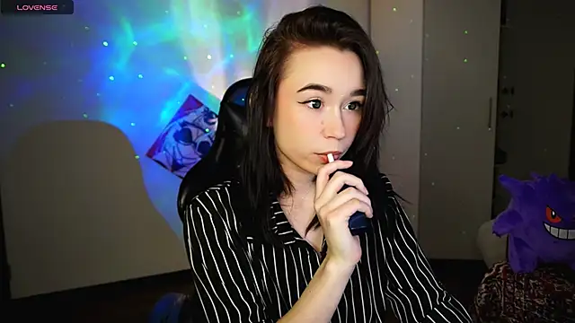 Snapshot of Kimiko__ chatting on February 19, 7:38 pm Kimiko online show from February 19, 7:38 pm