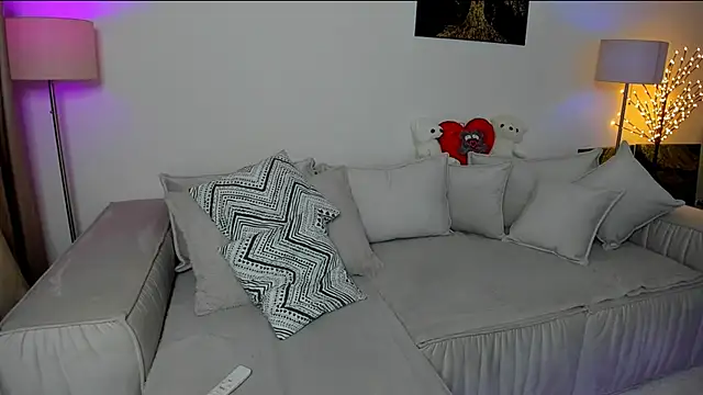 Queenofyouredreams online show from March 8, 3:50 am