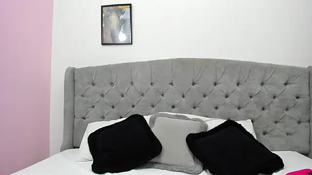 Snapshot of Valesskahall chatting on December 4, 12:03 pm Valesskahall online show from December 4, 12:03 pm