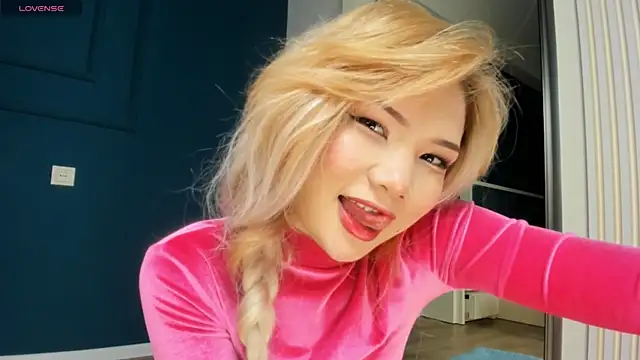 Snapshot of Xiao_Mei_ chatting on December 12, 2:37 am Xiao Mei online show from December 12, 2:37 am