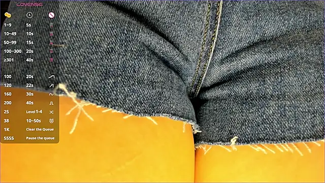 Snapshot of Xiao_Mei_ chatting on October 27, 3:43 am Xiao Mei online show from October 27, 3:43 am