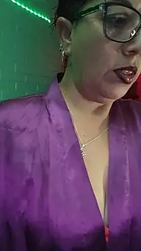 Snapshot of TRISH_MILF chatting on December 3, 12:57 am TRISH MILF online show from December 3, 12:57 am