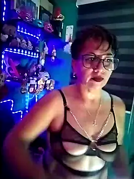 Snapshot of TRISH_MILF chatting on December 19, 1:39 am TRISH MILF online show from December 19, 1:39 am