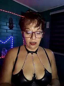 Snapshot of TRISH_MILF chatting on January 12, 1:00 am TRISH MILF online show from January 12, 1:00 am