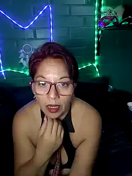 Snapshot of TRISH_MILF chatting on February 5, 1:04 am TRISH MILF online show from February 5, 1:04 am