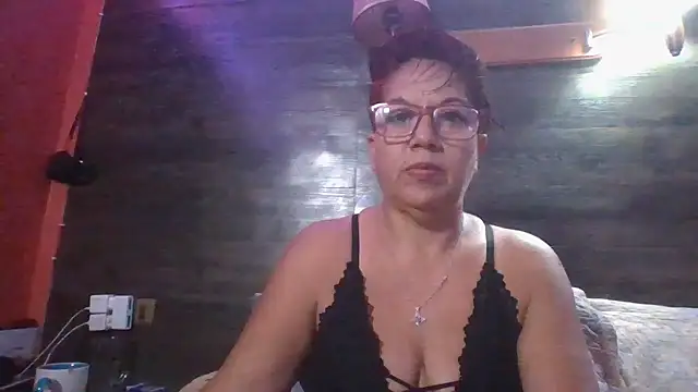 Snapshot of TRISH_MILF chatting on February 18, 9:43 am TRISH MILF online show from February 18, 9:43 am