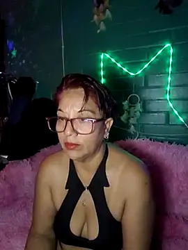 Snapshot of TRISH_MILF chatting on March 20, 1:02 am TRISH MILF online show from March 20, 1:02 am