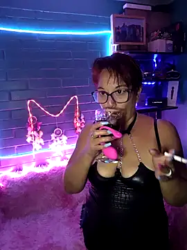 Snapshot of TRISH_MILF chatting on March 23, 4:05 am TRISH MILF online show from March 23, 4:05 am