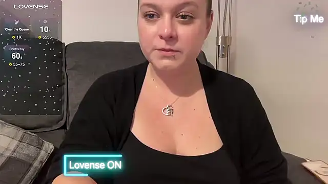 NaughtyWifeUK online show from December 4, 10:19 pm