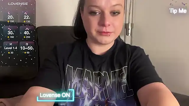 NaughtyWifeUK online show from December 13, 1:15 am