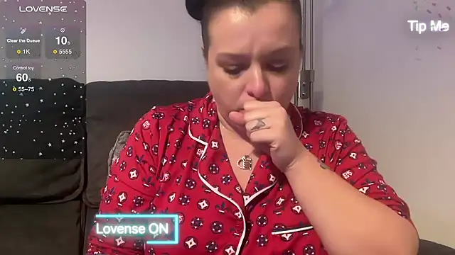 NaughtyWifeUK online show from December 29, 9:30 pm