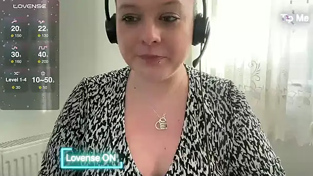 NaughtyWifeUK online show from January 7, 1:24 pm