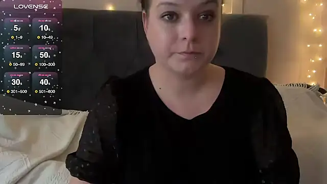 NaughtyWifeUK online show from October 13, 4:18 pm