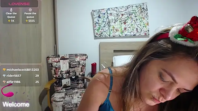 ParisW online show from December 5, 2:42 am