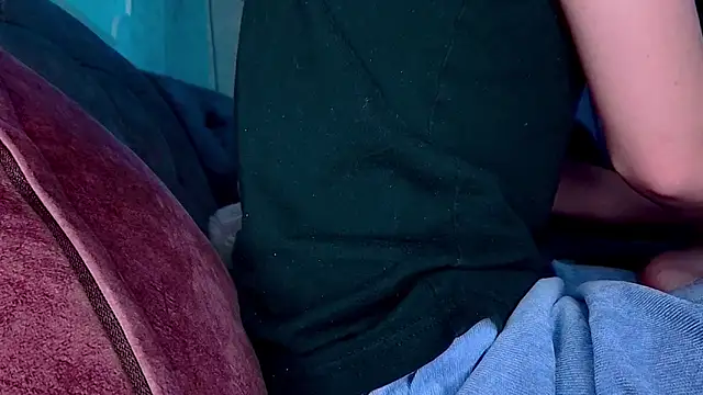 Snapshot of AgnesMillerS chatting on December 5, 10:33 am AgnesMillerS online show from December 5, 10:33 am