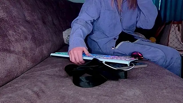 Snapshot of AgnesMillerS chatting on December 17, 10:23 am AgnesMillerS online show from December 17, 10:23 am