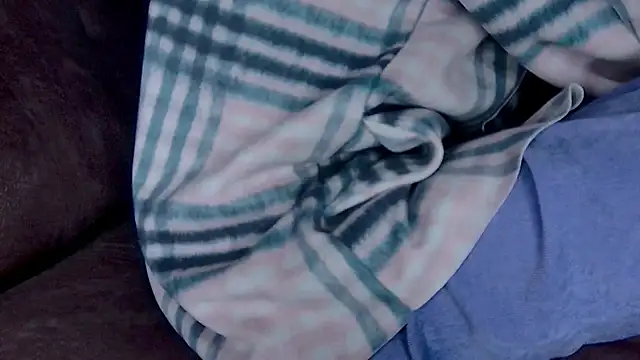 Snapshot of AgnesMillerS chatting on December 19, 3:18 am AgnesMillerS online show from December 19, 3:18 am