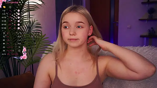 Snapshot of ZaraCreedon chatting on January 14, 10:55 pm ZaraCreedon online show from January 14, 10:55 pm