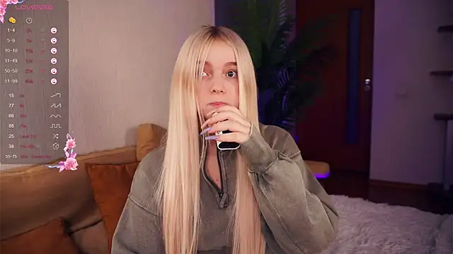 Snapshot of ZaraCreedon chatting on January 23, 6:24 pm ZaraCreedon online show from January 23, 6:24 pm