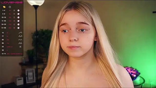 Snapshot of ZaraCreedon chatting on January 28, 2:43 am ZaraCreedon online show from January 28, 2:43 am