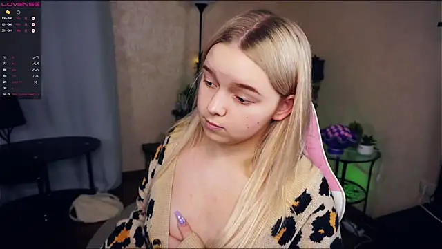 Snapshot of ZaraCreedon chatting on February 10, 11:02 pm ZaraCreedon online show from February 10, 11:02 pm