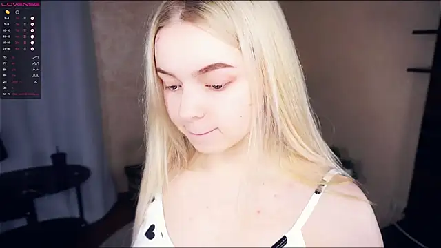 Snapshot of ZaraCreedon chatting on February 13, 7:21 pm ZaraCreedon online show from February 13, 7:21 pm