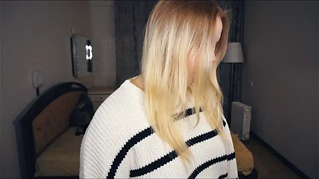 Snapshot of ZaraCreedon chatting on October 6, 5:16 am ZaraCreedon online show from October 6, 5:16 am