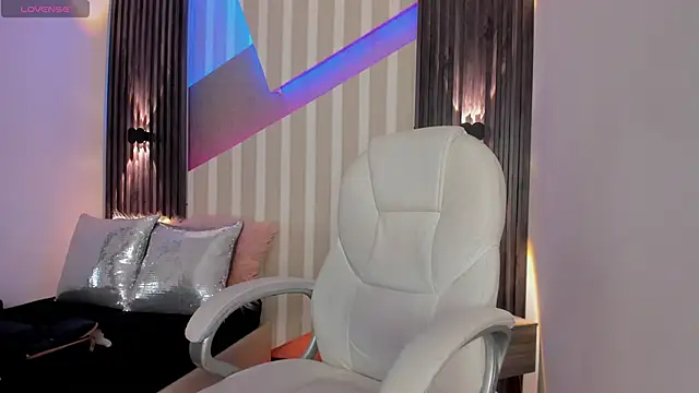 emily layton online show from February 12, 2:32 pm