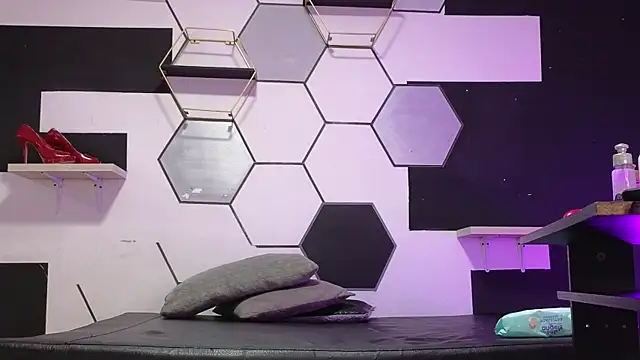 alondrabigtits online show from September 19, 11:55 am